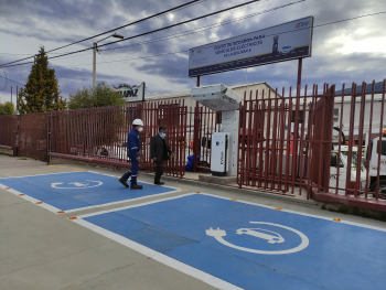 Inauguran la primera estación de recarga para vehículos eléctricos en la ciudad de El Alto (amplia)
