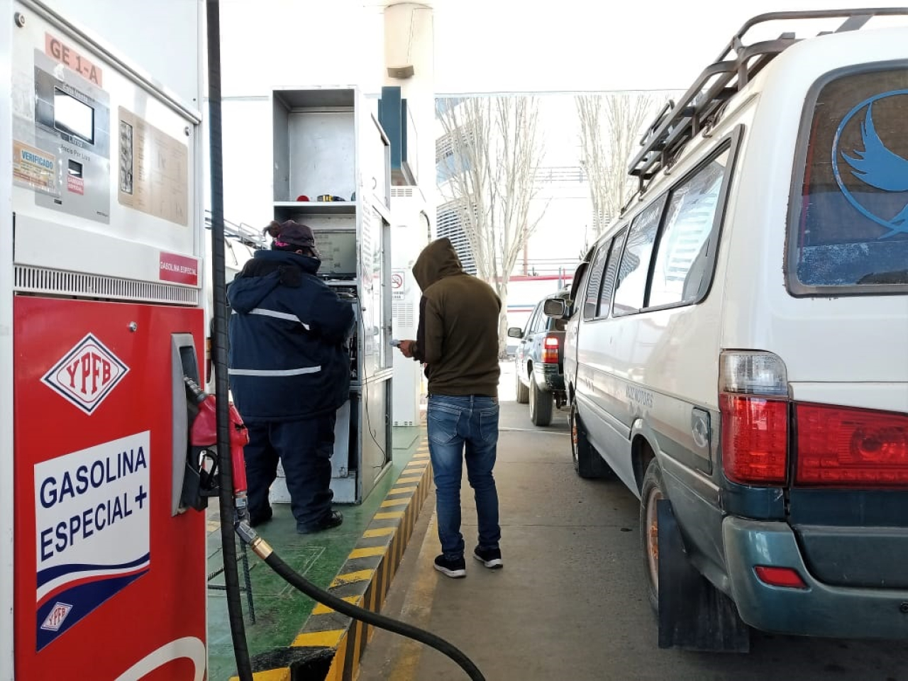 YPFB garantiza normal abastecimiento de gasolina y di sel en Santa