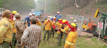 YPFB, SAR y Bomberos controlan incendios que amenazaban tres pozos productores en Bermejo
