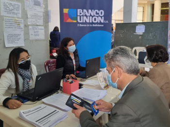 Banco Unión presenta pagos con código QR en la Feria de Servicios Financieros, en La Paz