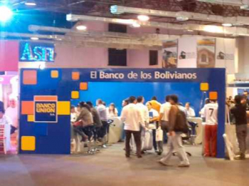 Stand del Banco Unión en la Feicobol, destaca la cobertura a nivel urbano y rural