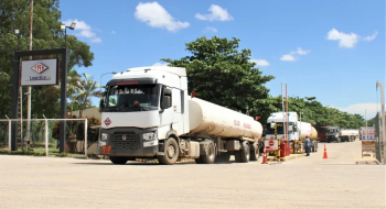 YPFB gestiona habilitación de parqueos para cisternas con “condiciones necesarias” en puntos de importación