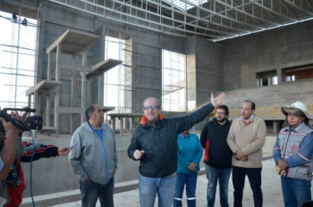 Oliva inspecciona Piscina Olímpica que registra un avance físico del 75%