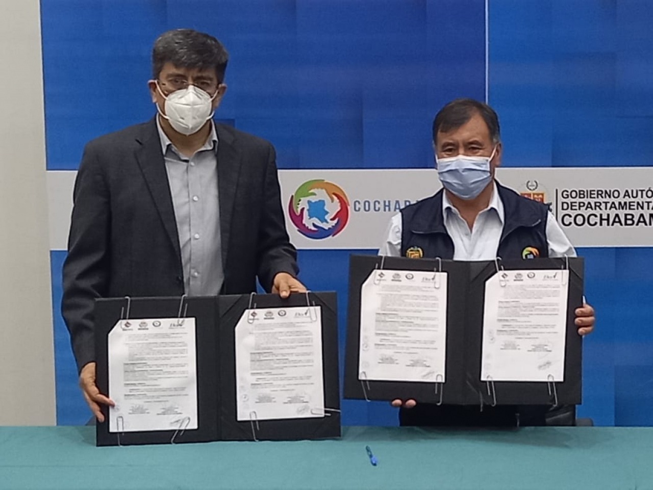 Gobernación de Cochabamba y BoA firman convenio para transporte de personas en situación de vulnerabilidad
