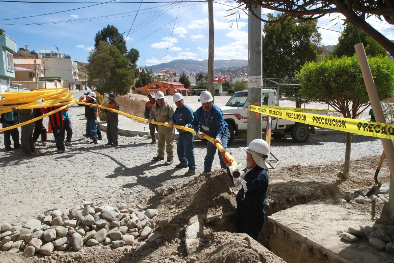 YPFB beneficia a 2.000 habitantes de Oruro con instalaciones de gas domiciliario