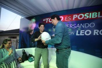 Leo Rosas es nombrado “embajador de YPFB ante el mundo”