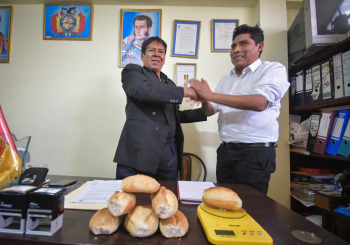 Emapa garantiza harina a panificadores de El Alto para el abastecimiento del “pan de batalla”