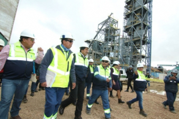 Morales constata avance de 66% en construcción de mega fábrica de cemento de Potosí